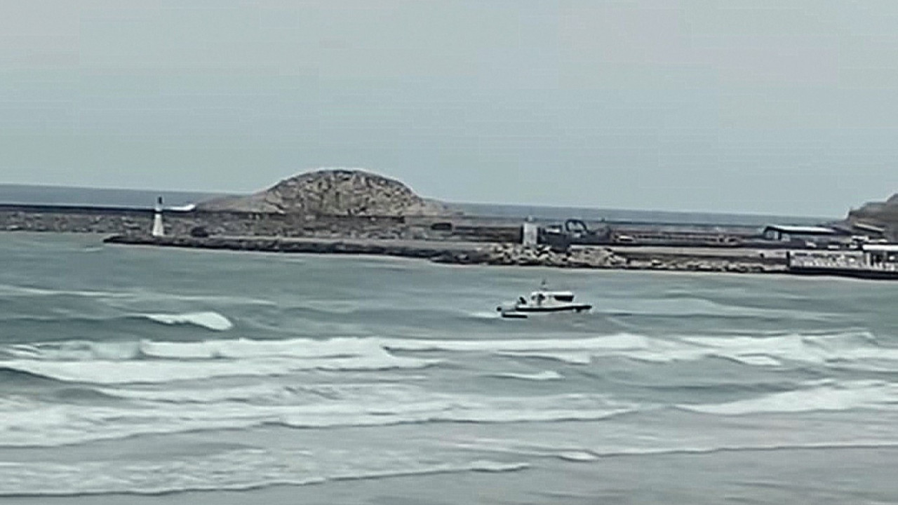 Denizde can pazarı: Bir genç kurtarıldı, diğeri kayıp