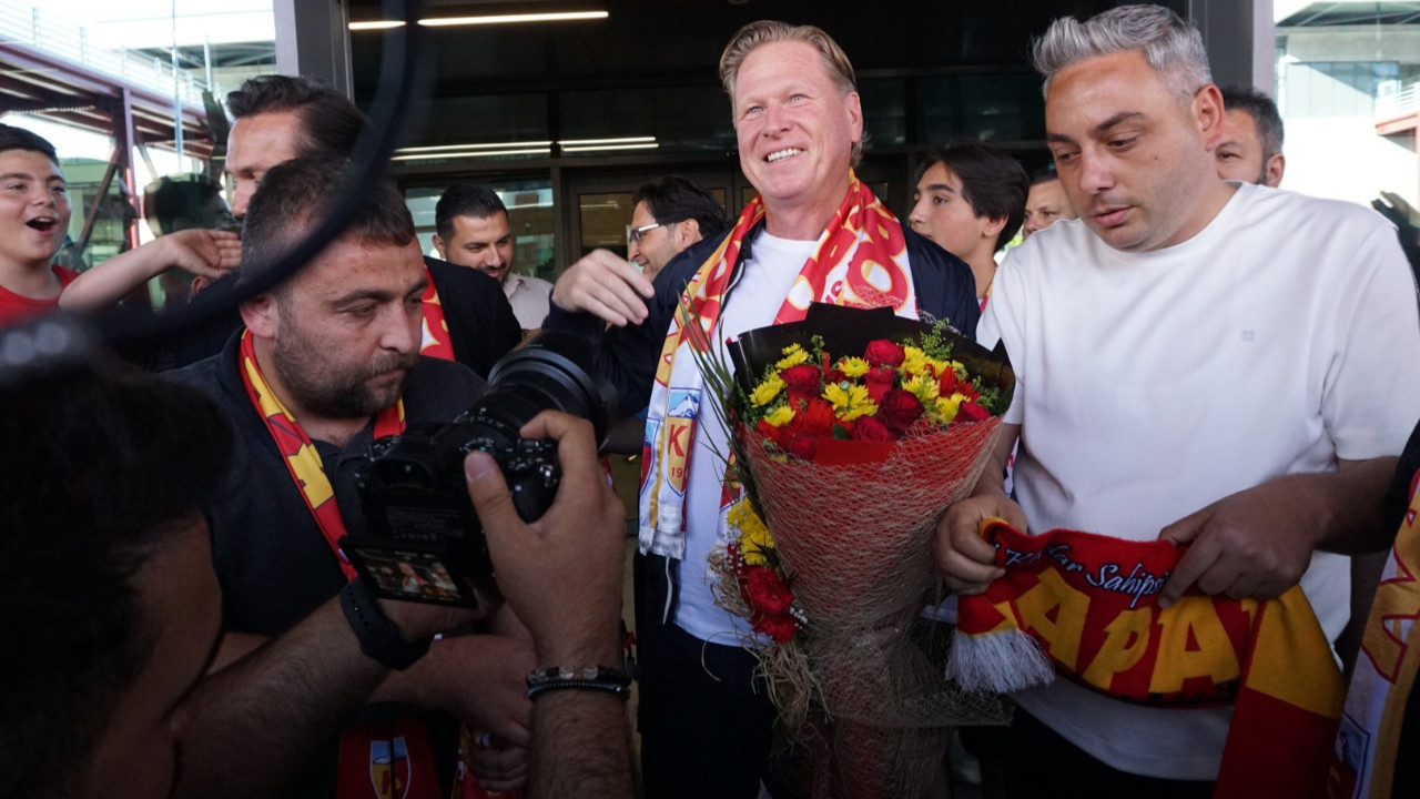 Markus Gisdol çiçeklerle Kayseri'de