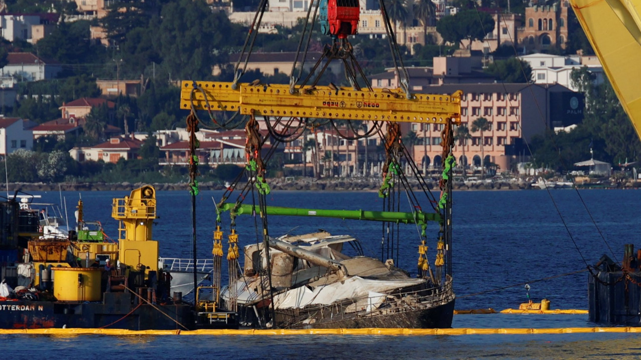 Milyarderlere mezar olmuştu: Batık lüks yat sonunda çıkarıldı