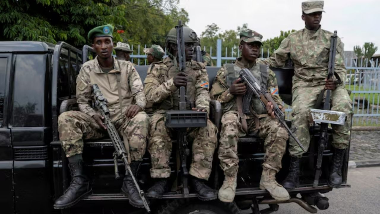 Silahlı isyancılar bira fabrikasına el koydu