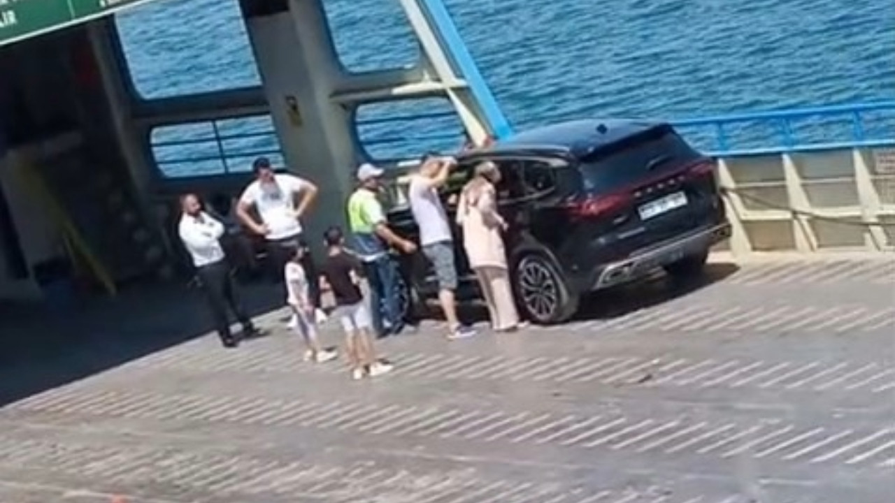 Bir yaşındaki çocuk araçta kilitli kaldı: Saatlerce dil döktüler, sonunda başardı