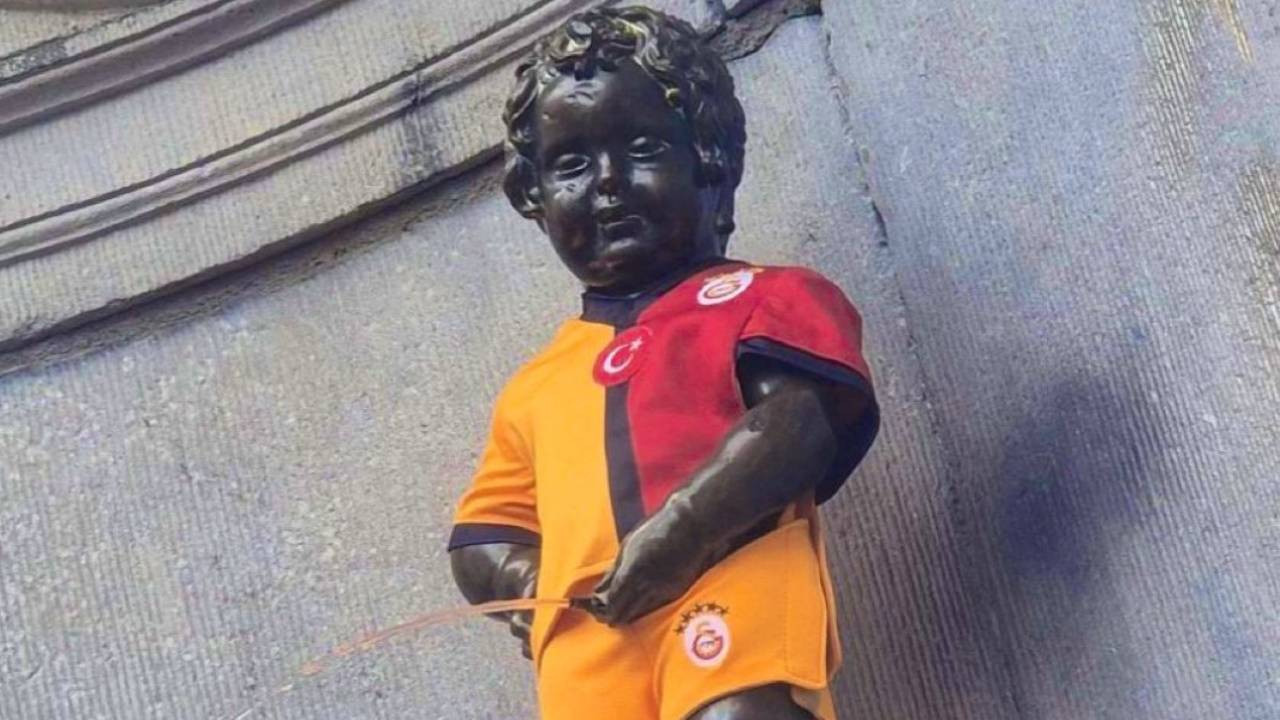 Belçika'nın 406 yıllık heykeli, 5 yıldızlı Galatasaray formasını giydi: Tarihte bir ilk