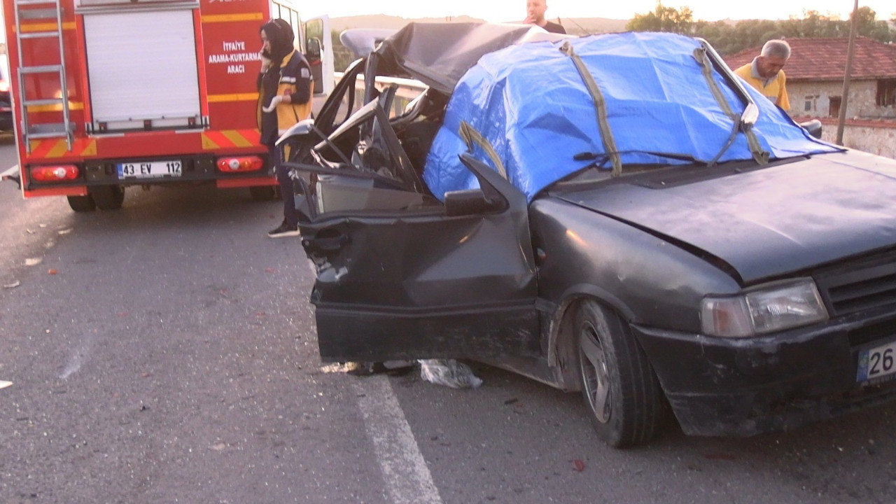 Tavşanlı’da feci kaza... 2 araç çarpıştı: 1 ölü, 3 yaralı