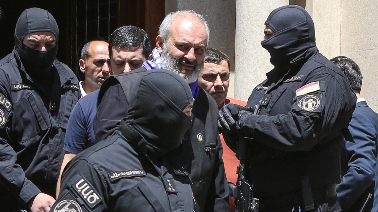 Darbe planlamakla suçlanan Başpiskopos gözaltına alındı