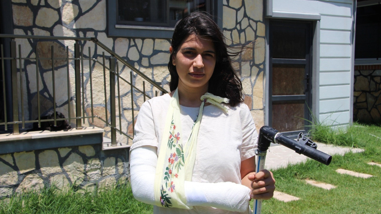 Genç kadına hortumla saldırdı: 'Müvekkillerimin kim olduğunu biliyor musun'