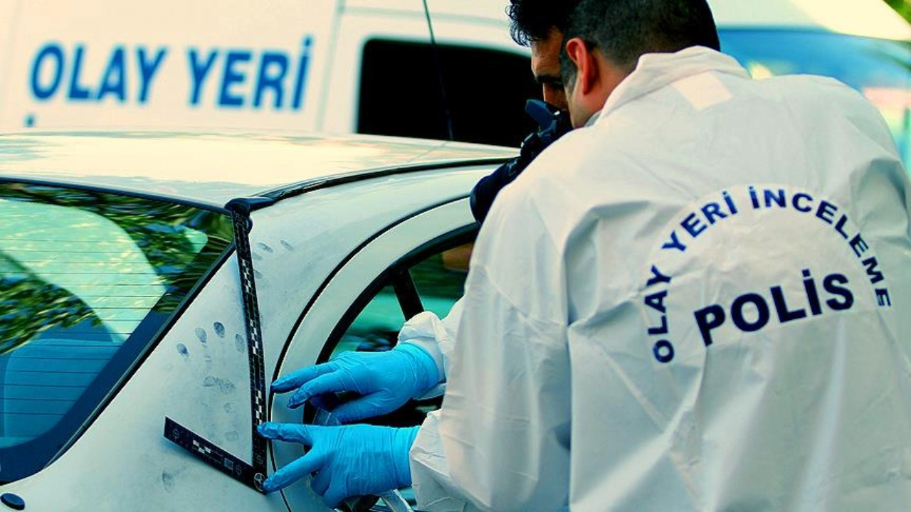 İçki içerken arkadaşının boğazını kesti