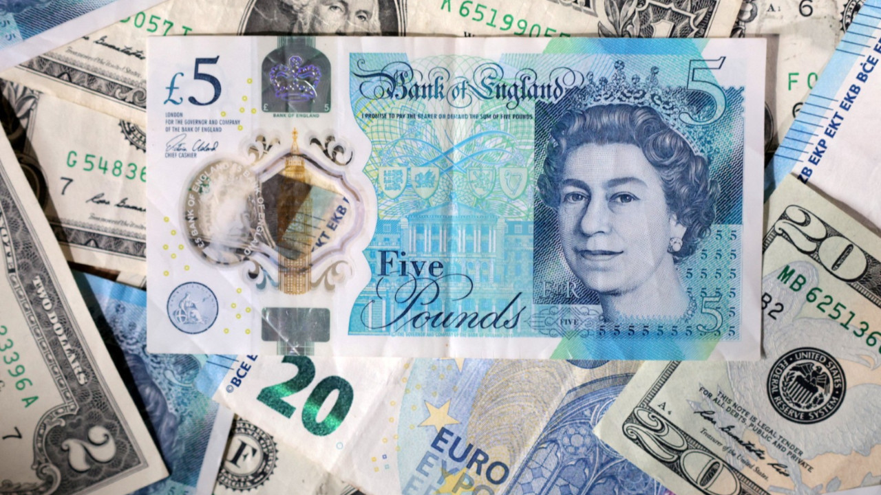 Dolar zayıflıyor, sterlin güçleniyor