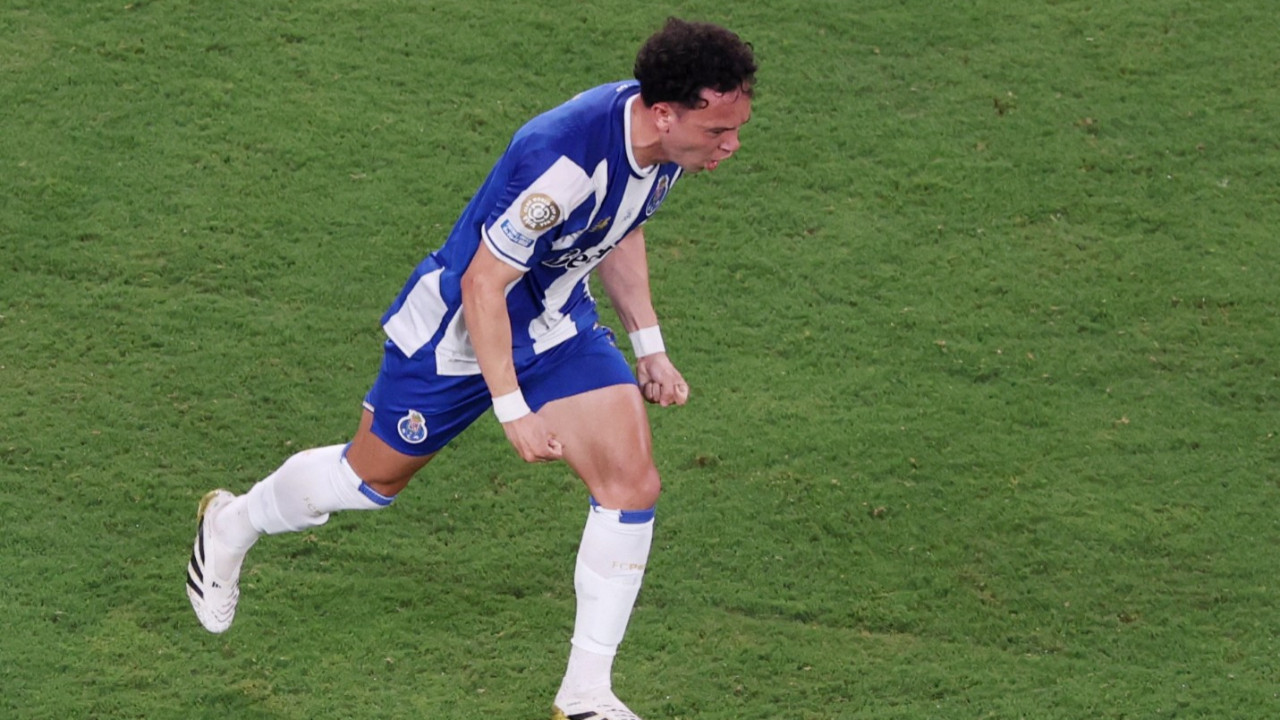 Fenerbahçe için sürpriz iddia: Premier Lig'den 4 talibi var