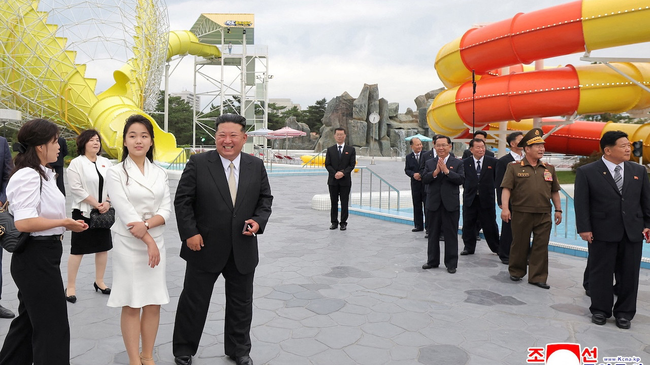 Kim Jong-un'un eşinin Gucci çantası tartışma yarattı