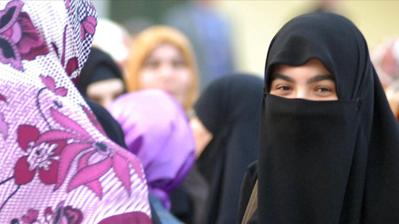 Kazakistan'da yüzü kapatan kıyafet yasağı