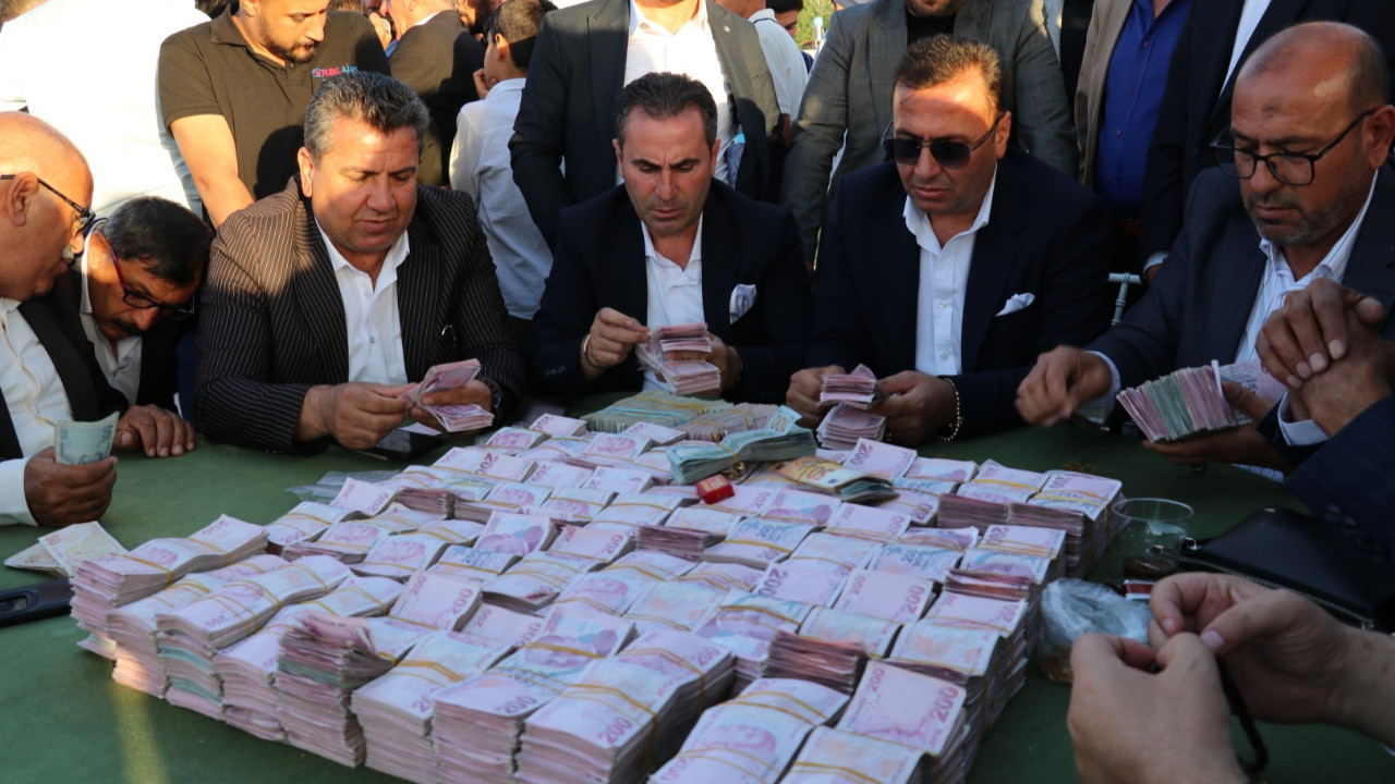 İki gün süren düğünde takılanları 14 kişi saydı