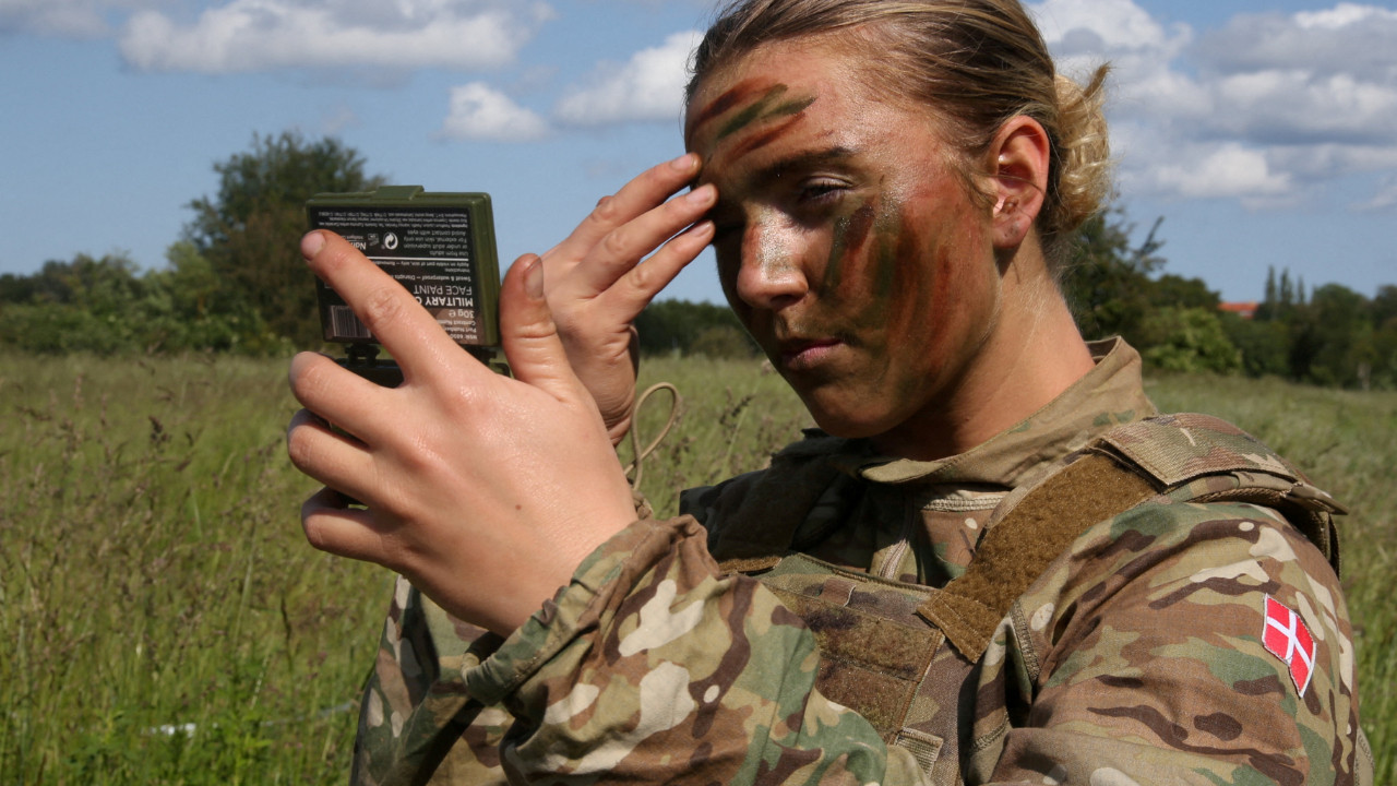 Kadınlara çekilişle askerlik dönemi