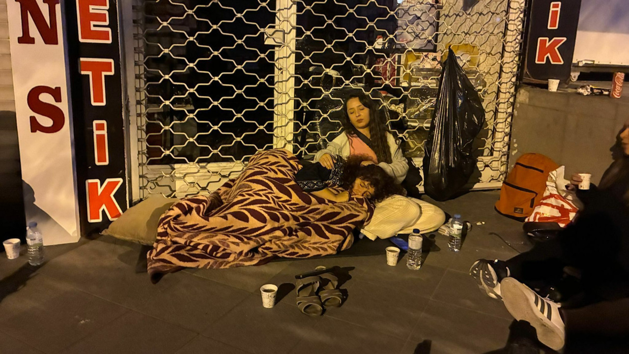 Öğretmenler nöbete başladı