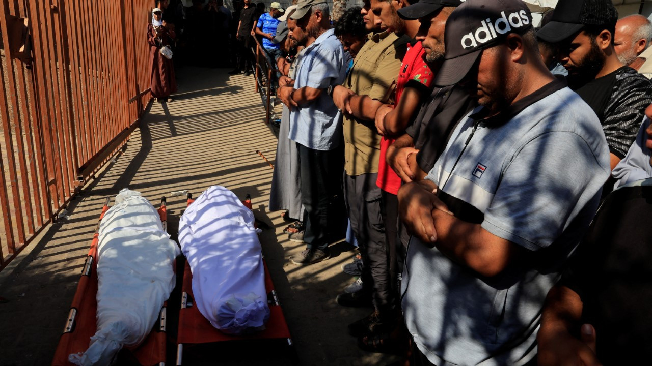 Gazze'de mezarlıklar doldu