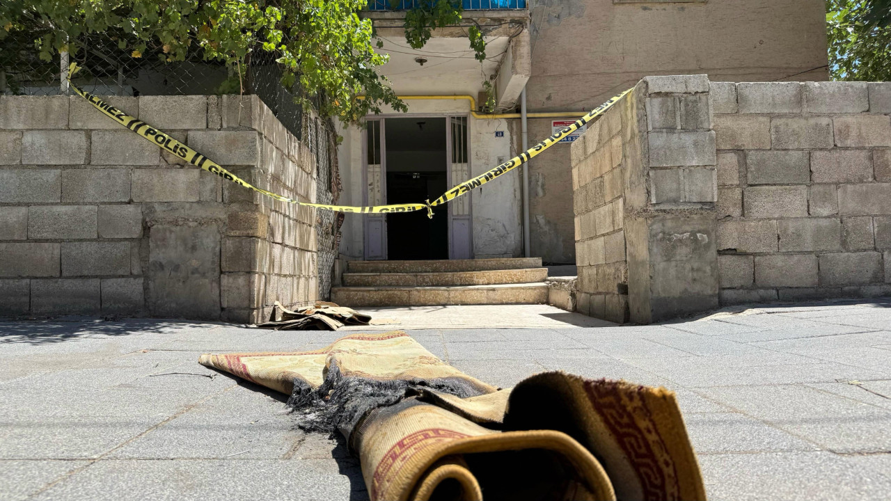 Baba 'Öyle intihar edilmez' deyip kızın üstüne benzin döktü, aile alevler içinde kaldı