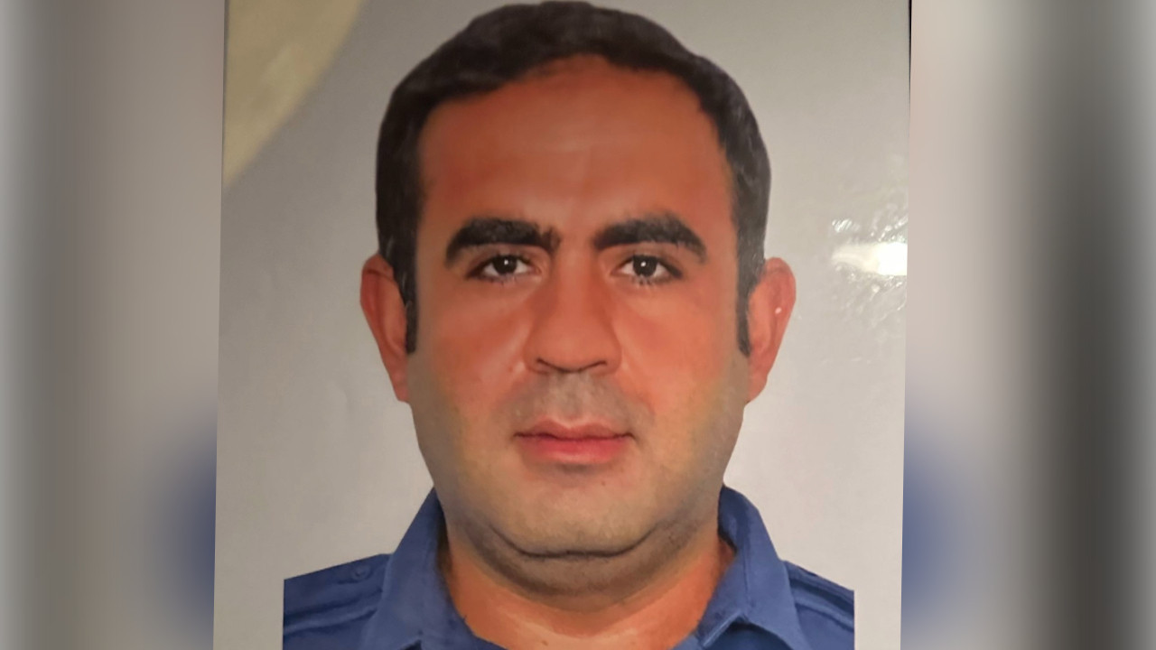 Polis memuru trafik kazasında hayatını kaybetti. 

Paraphrasing: Trafik kazasında polis memuru yaşamını yitirdi.