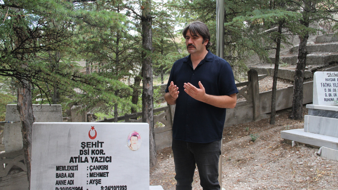 Bir şehit haberiyle başladı, 8 yılda 8 bin şehit kabrini ziyaret etti