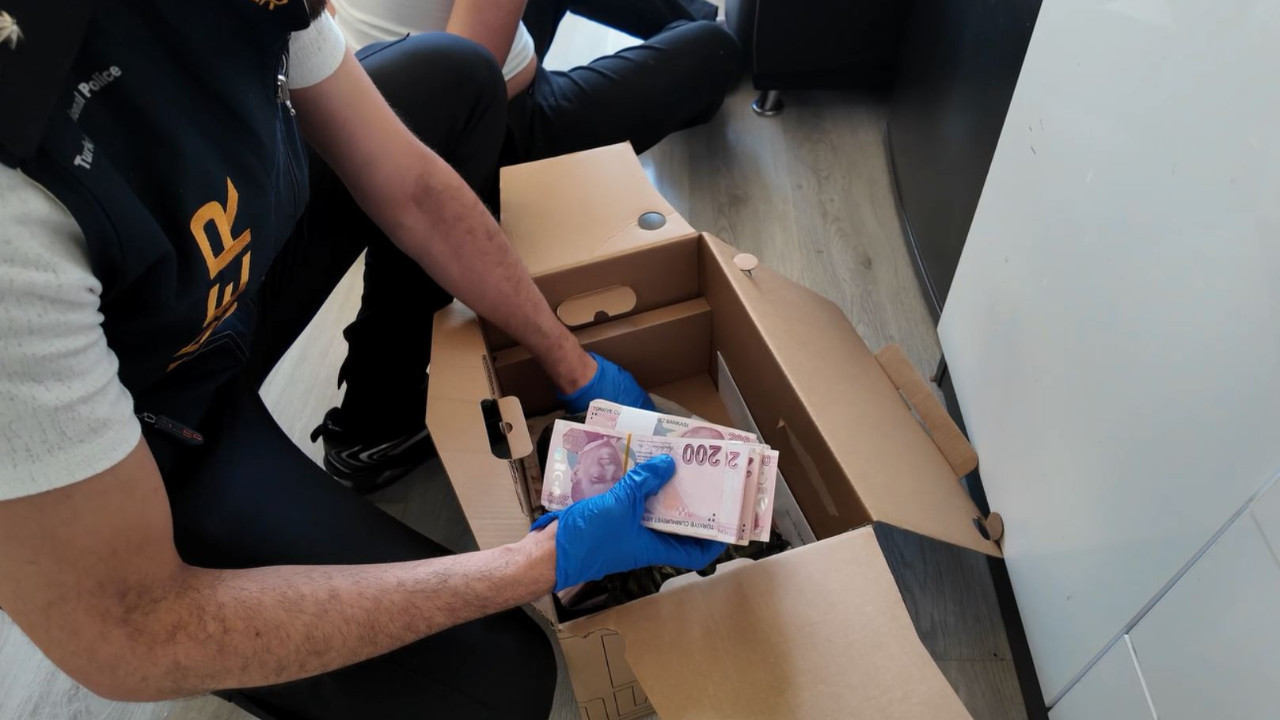 Hesaplarda 3 milyara yakın işlem yapılmış: 70 gözaltı