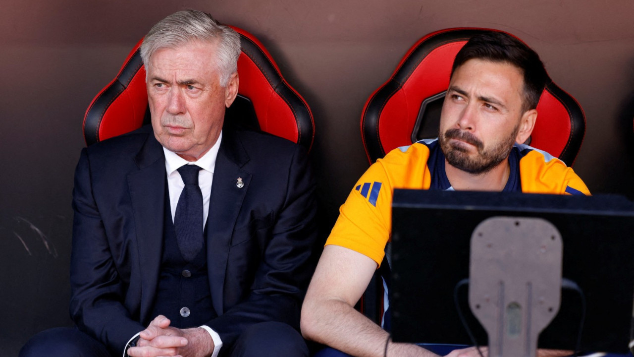 Babasının yanından ayrılıp teknik direktör oldu