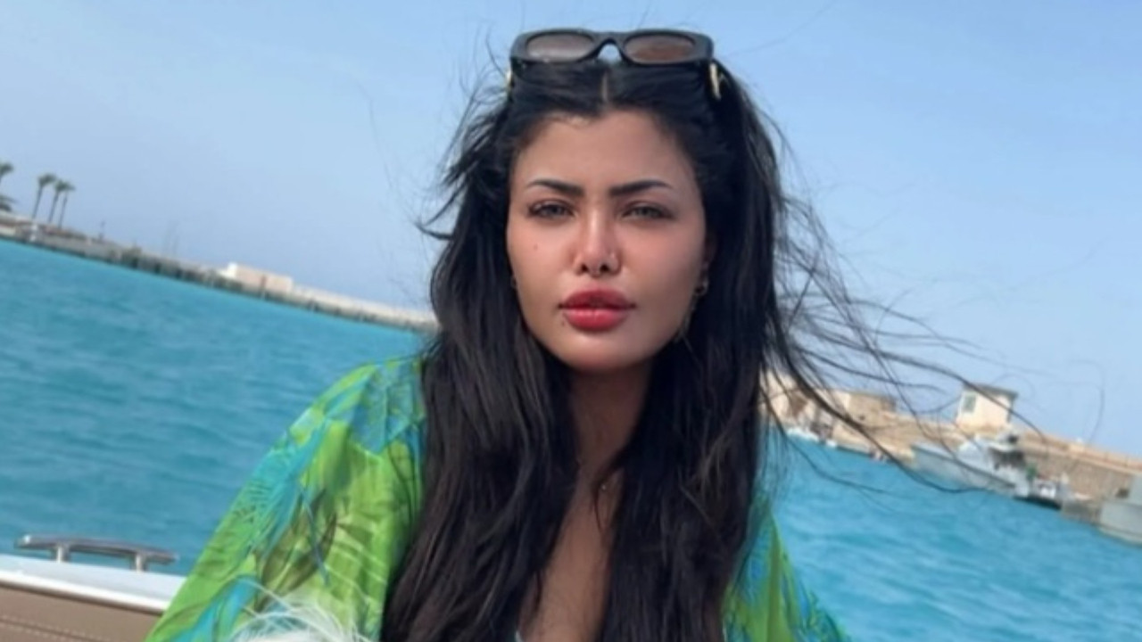 Dansöz 'ahlaka aykırı hareketten' gözaltına alındı