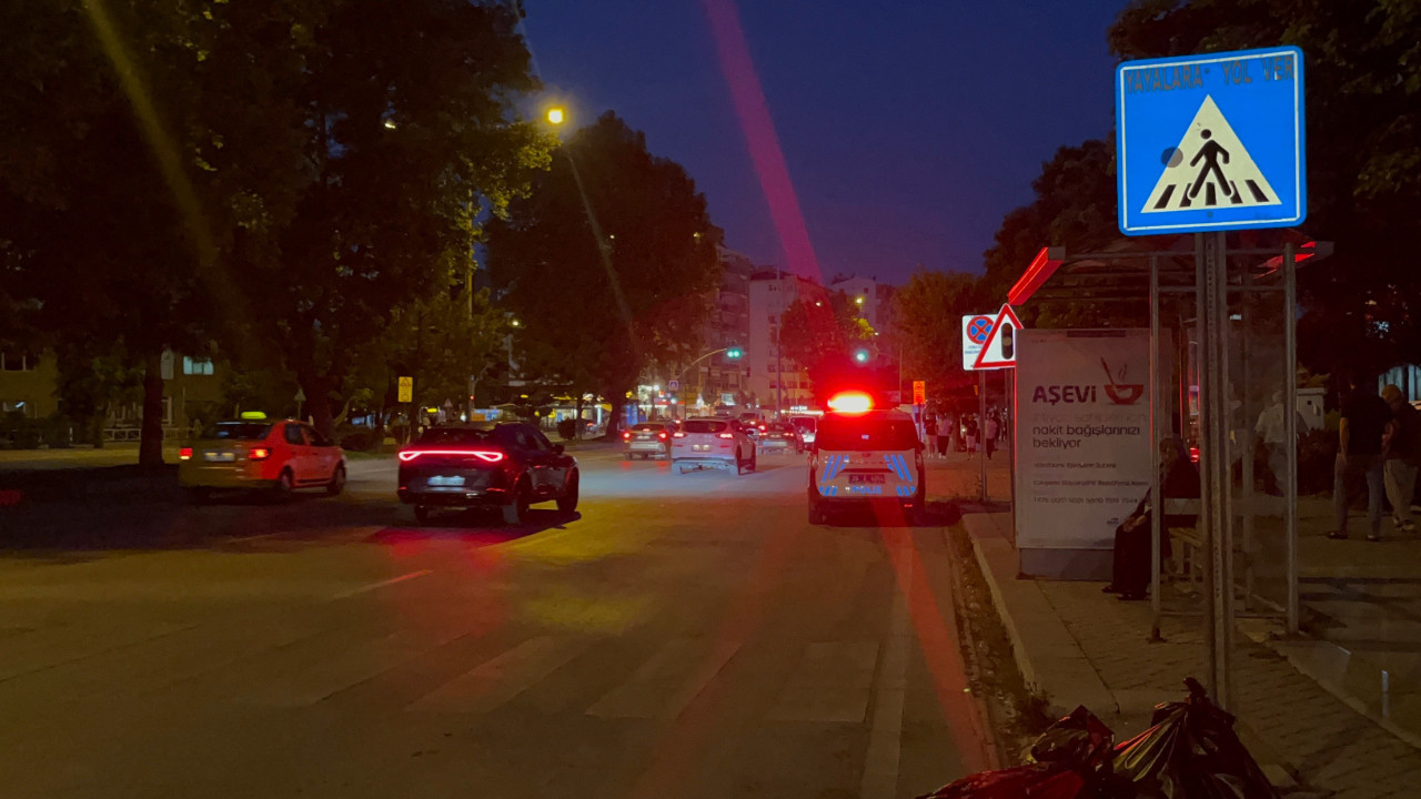 Sevgilisiyle yürürken kar maskeli saldırı