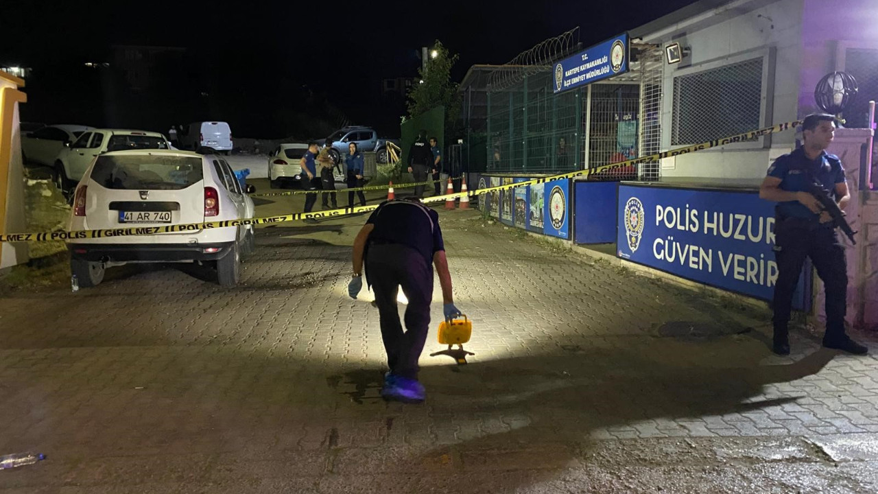 Emniyet önünde silahlı kavga: 2 yaralı