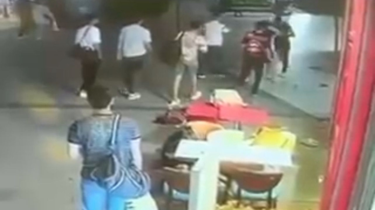 Eski eşinin yayın yaptığı kişiyi sokakta gören adam, bıçakla saldırdı