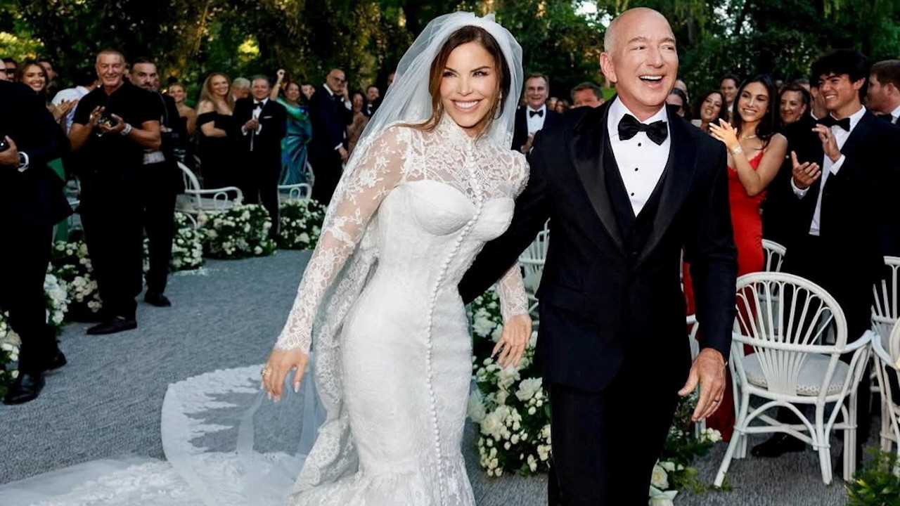 Jeff Bezos ve Lauren Sanchez'in fotoğraflarında fotoşop kullanıldığı iddia edildi
