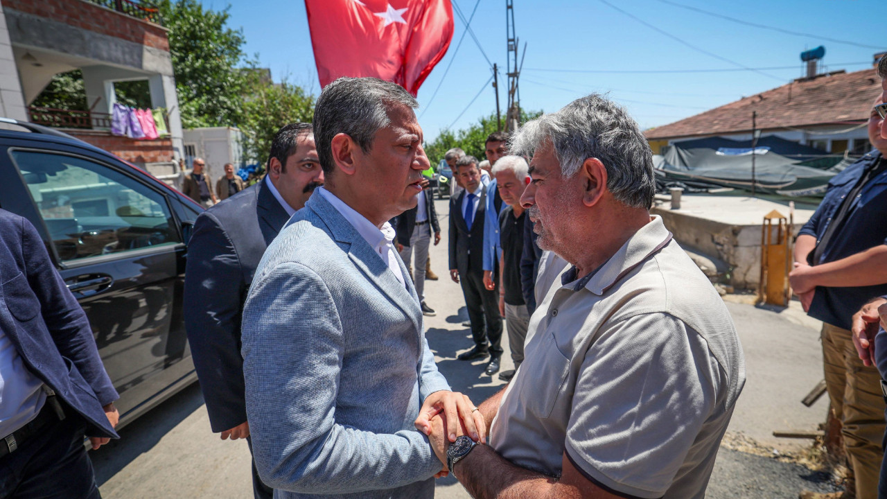 Özgür Özel şehit ailesini ziyaret etti