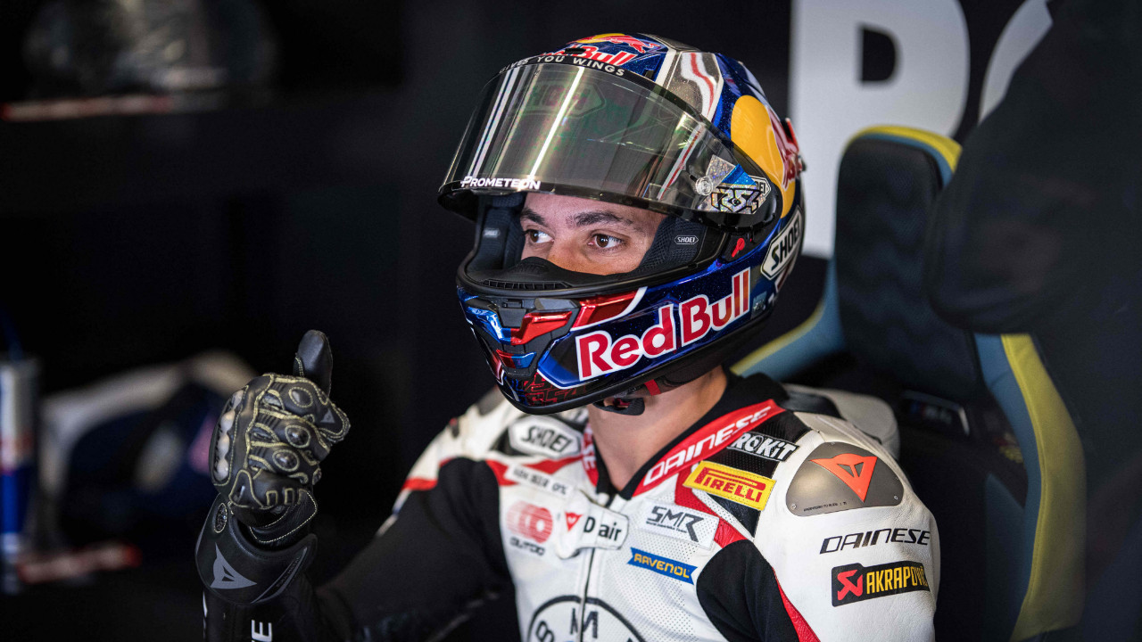 Toprak Razgatlıoğlu İngiltere’de şov yaptı