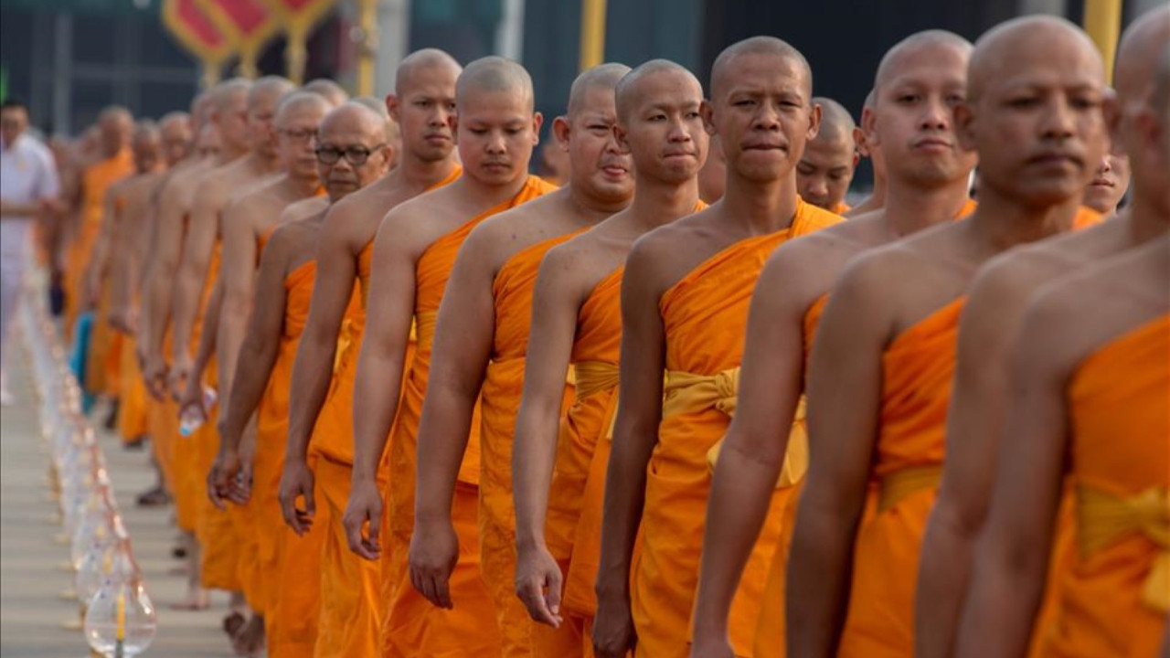 Budist rahiplere cinsel ilişki videolarıyla şantaj