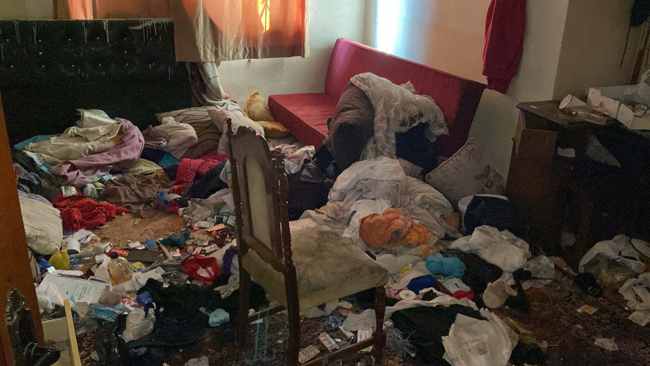 Evi çöplüğe çevirip kayıplara karıştı