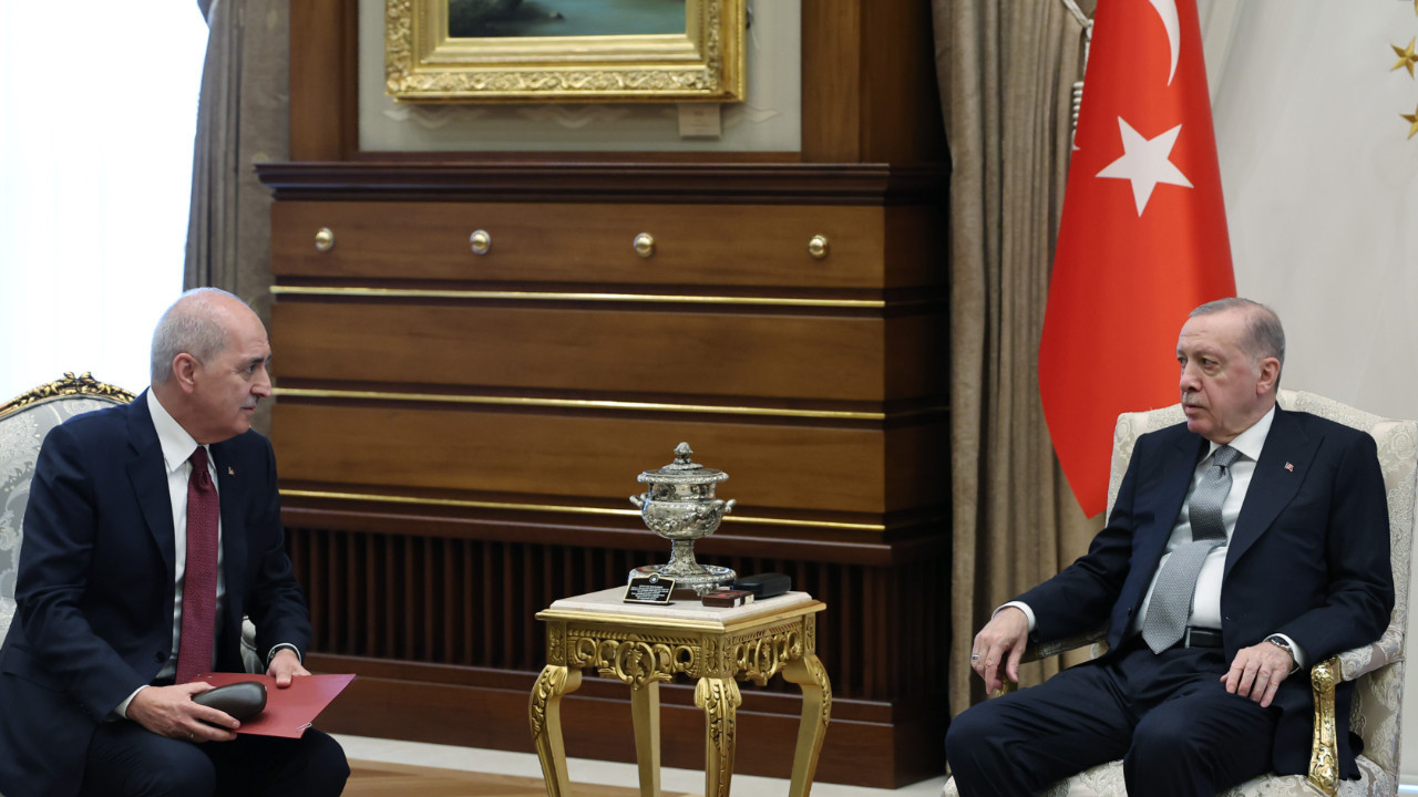 Kurtulmuş, kırmızı dosya ile Saray'a çıktı