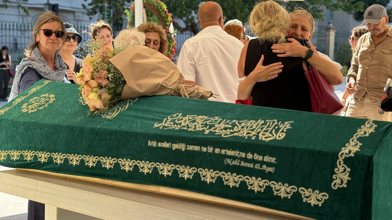 Pınar Kür son yolculuğuna uğurlandı