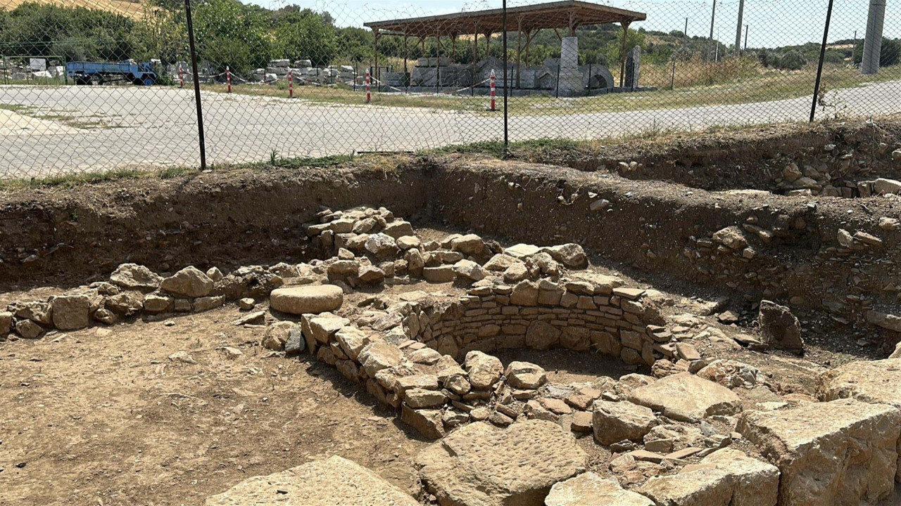 Antik liman kenti Parion'da 11'inci yüzyıla ait mezar grubu bulundu