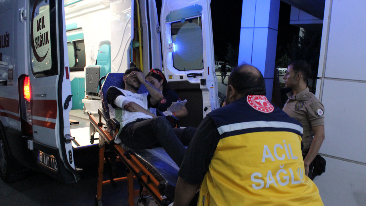 İki arkadaş birbirini bıçakladı