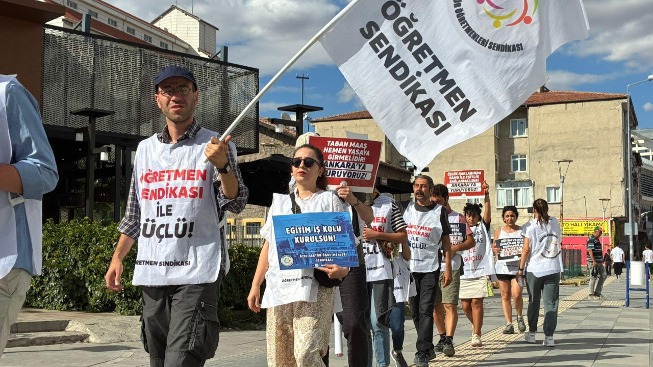 Günlerce Ankara'ya yürümüşlerdi... Öğretmenlerden ilk kazanım