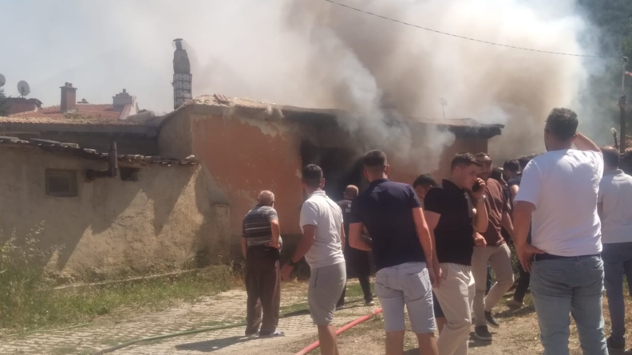 Engelli adam, alev kapanından çıkamadı