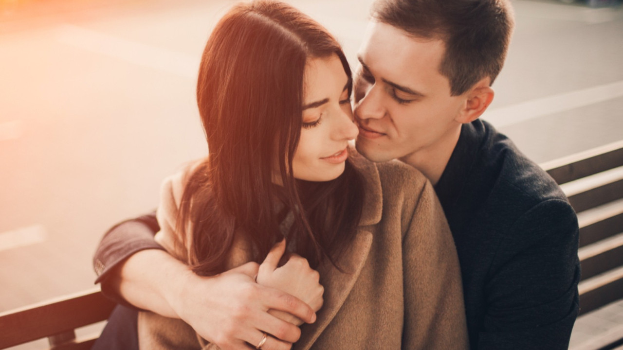 Sevgilinize sık iltifat ediyorsanız dikkat: Asla söylememeniz gereken iki cümle