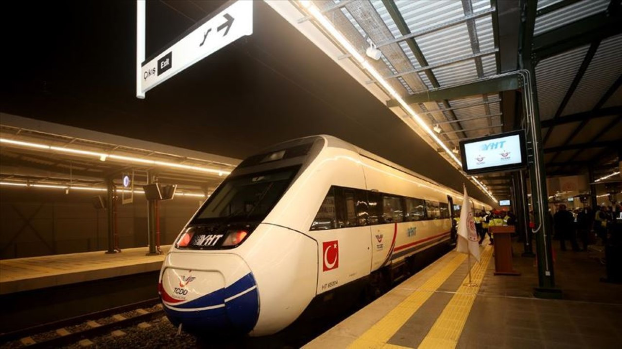 Yangın, tren seferlerini etkiledi: Gecikmeler yaşandı