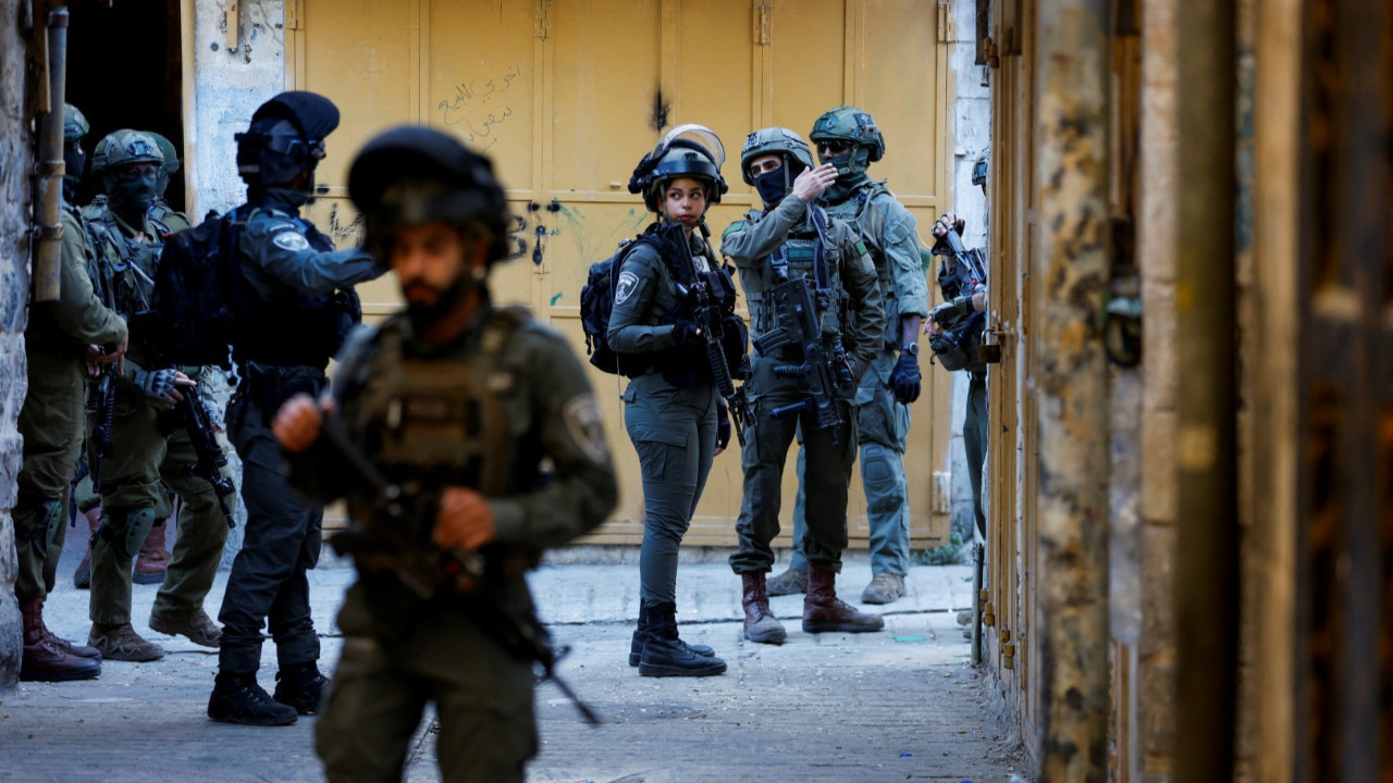 İsrail milletvekili dahil 10 Filistinliyi gözaltına aldı