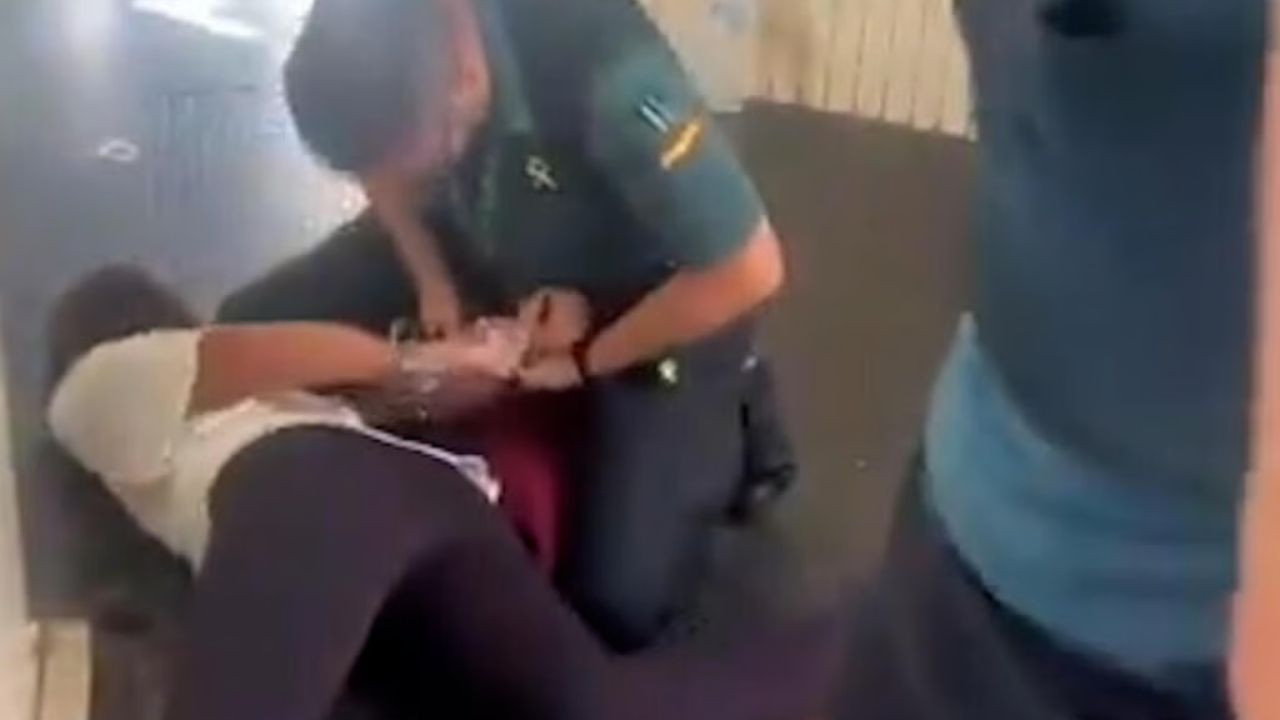 İbranice şarkıya polis müdahalesi: İspanya'da İsrailli 50 yolcu uçaktan indirildi