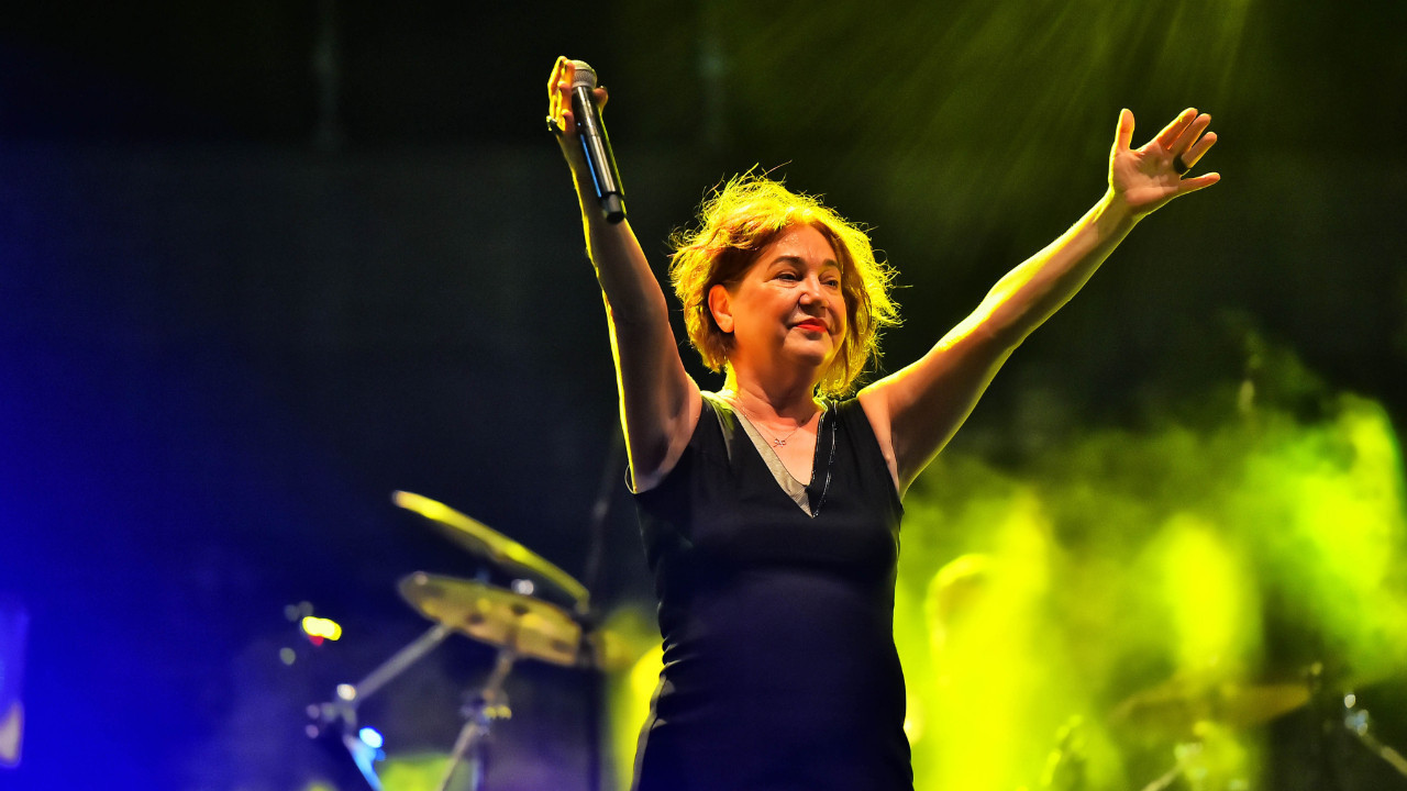 Nazan Öncel’den Harbiye konserinde Sezen Aksu site…