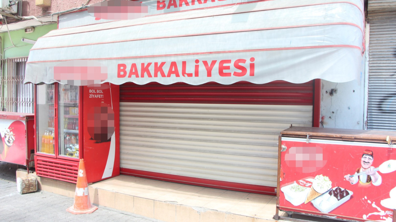 30 yıllık bakkal kapı duvar: Mahalleliyi dolandırıp sırra kadem bastı