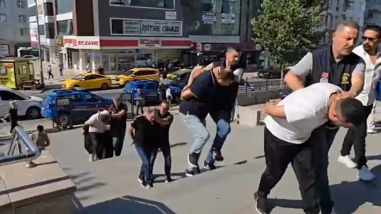 Alkollü müşterilerin kredi kartlarıyla vurgun