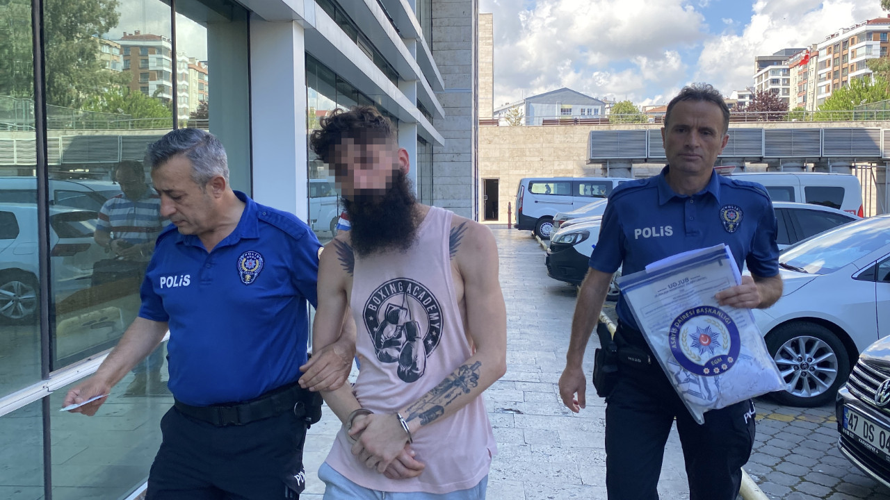 Yeğeniyle ilişkisi ortaya çıkınca kapısına gelen kişiyi bıçakladı