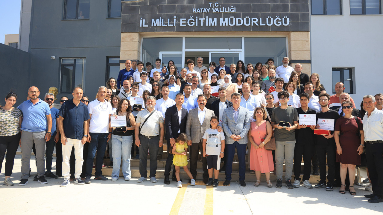 Deprem bölgesinden LGS ve YKS gururu: Hataylı öğrencilere burs desteği