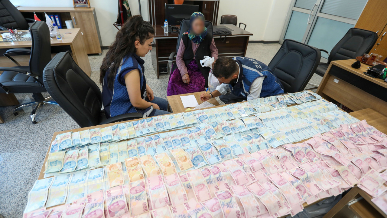 Dilencinin üzerinden 75 bin 950 TL çıktı