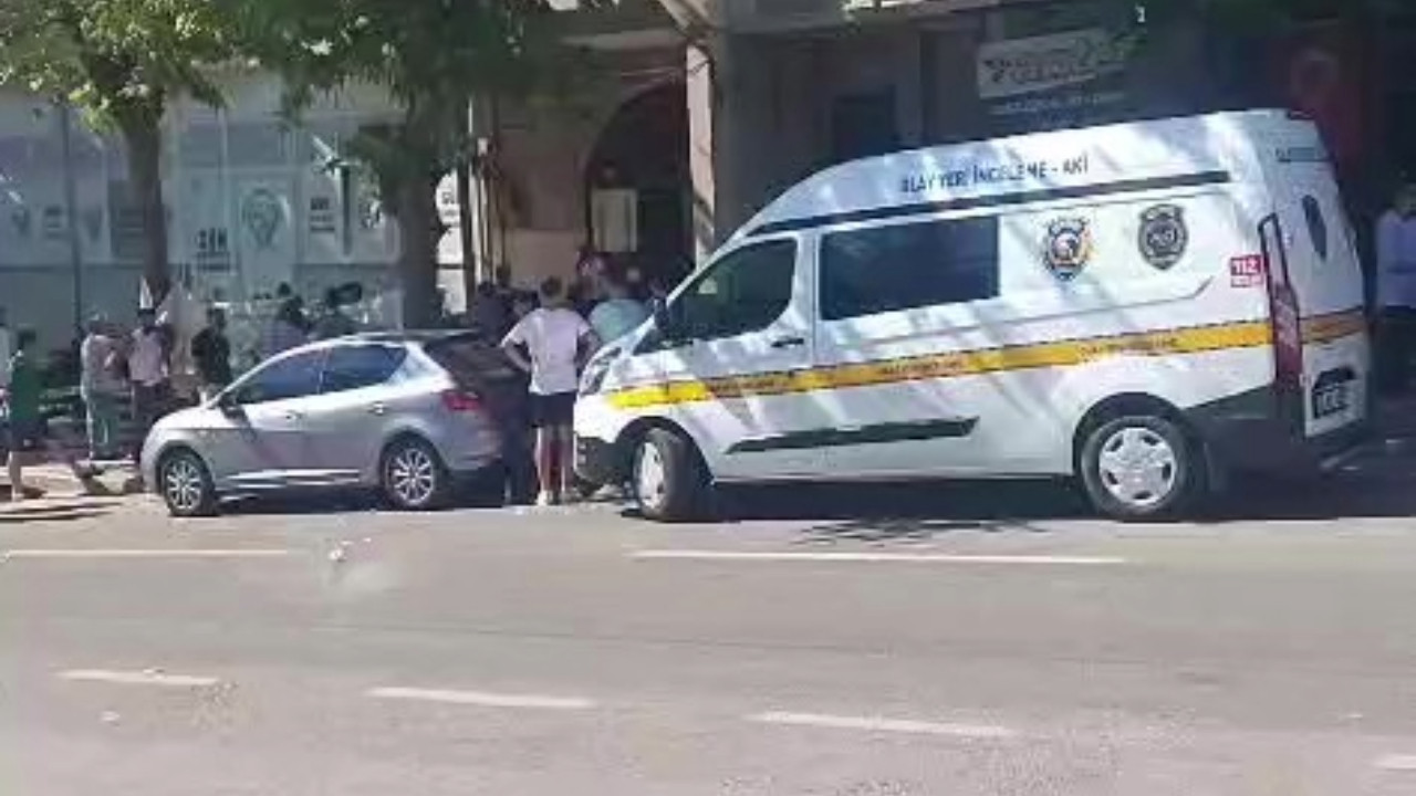 Muhabirin telefonunu gasp ettiler: Bu haber paylaşılmayacak