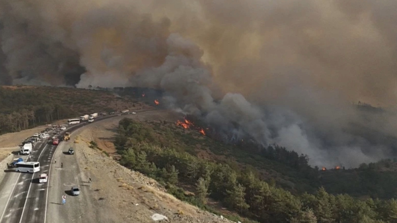 İçişleri Bakanı Yerlikaya: Yangınlarla ilgili 3 kişi tutuklandı